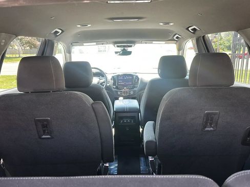 Used 2022 Chevrolet Traverse LT FWD image 15