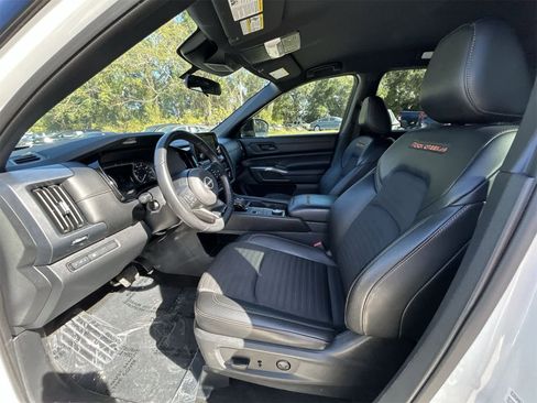 Used 2024 Nissan Pathfinder Rock Creek image 2