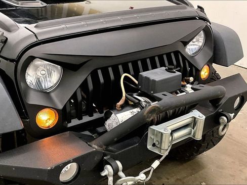 Used 2018 Jeep Wrangler Unlimited Sport S image 32