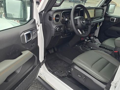 New 2026 Jeep Gladiator Mojave image 4