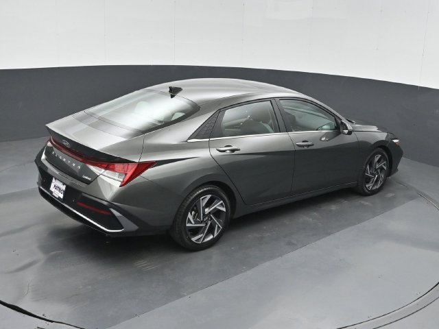 Used 2024 Hyundai Elantra Limited FWD image 32