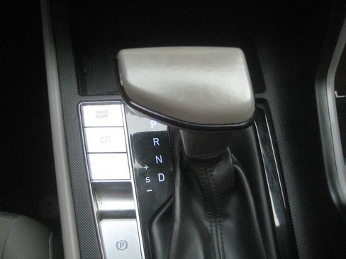 Used 2023 Hyundai Elantra SEL w/ Convenience Package FWD image 18