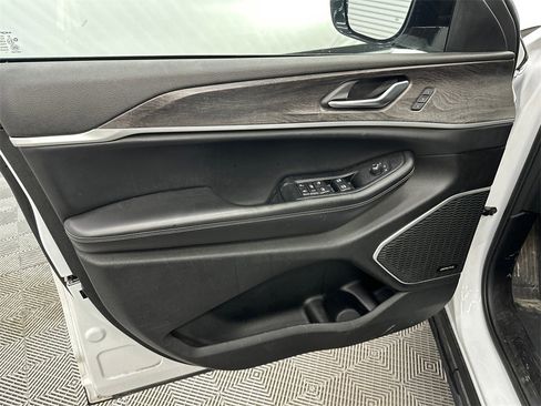 Used 2023 Jeep Grand Cherokee L Limited image 11