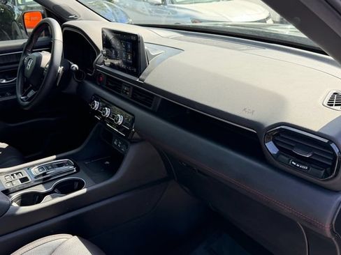 Used 2025 Honda Pilot Black Edition image 18