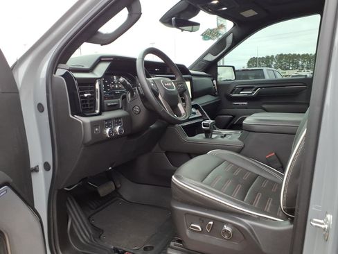 Used 2025 GMC Sierra 1500 AT4X image 21