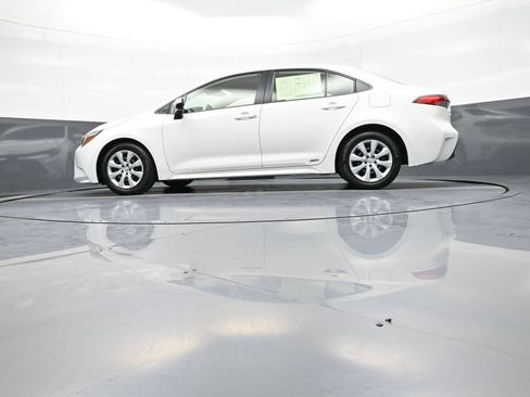 Certified 2024 Toyota Corolla LE AWD/4WD image 31