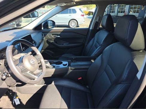 Certified 2023 Nissan Rogue SV w/ SV Premium B Package image 7