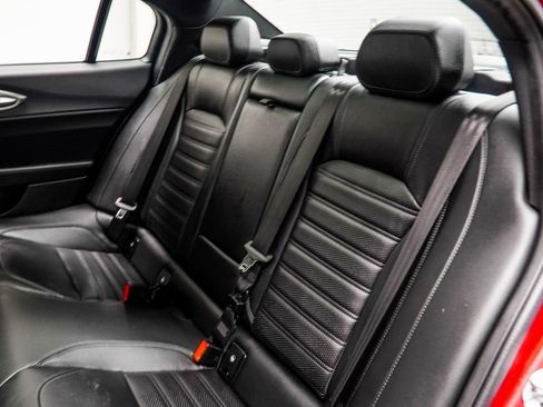 Used 2023 Alfa Romeo Giulia Veloce image 40