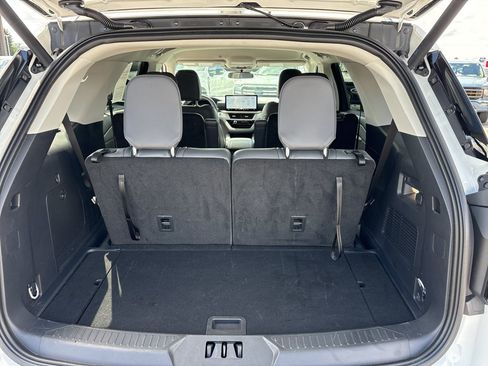 Used 2025 Ford Explorer Active w/ Active Comfort Package AWD/4WD image 24