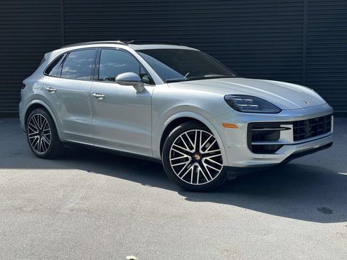 Certified 2026 Porsche Cayenne AWD/4WD image 7