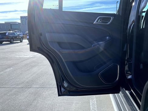 Used 2019 GMC Yukon Denali w/ Denali Ultimate Package image 18