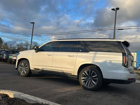 Used 2021 Cadillac Escalade ESV Sport Platinum image 4