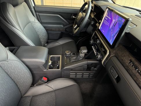 Used 2025 Toyota Tacoma Limited AWD/4WD image 19