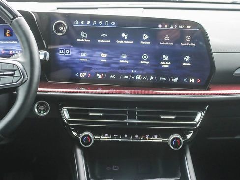 Used 2025 Chevrolet Traverse Z71 w/ Enhanced Driving Package image 12