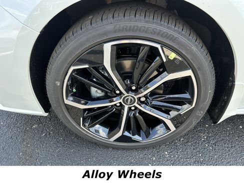 Used 2025 Nissan Altima 2.5 SR w/ SR Premium Package image 14