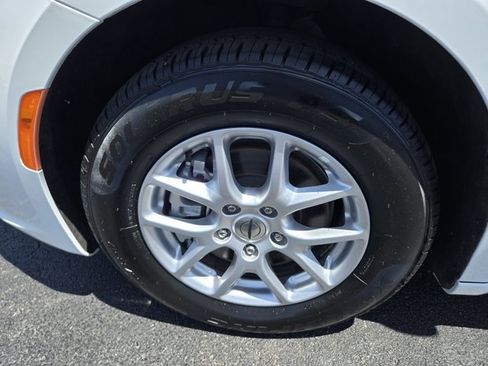 Used 2023 Chrysler Pacifica Touring-L FWD image 51