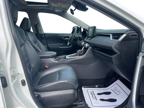 Used 2020 Toyota RAV4 XLE Premium AWD/4WD image 23