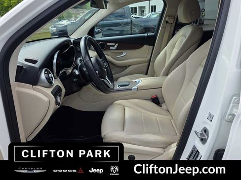 Used 2022 Mercedes-Benz GLC 300 4MATIC image 10