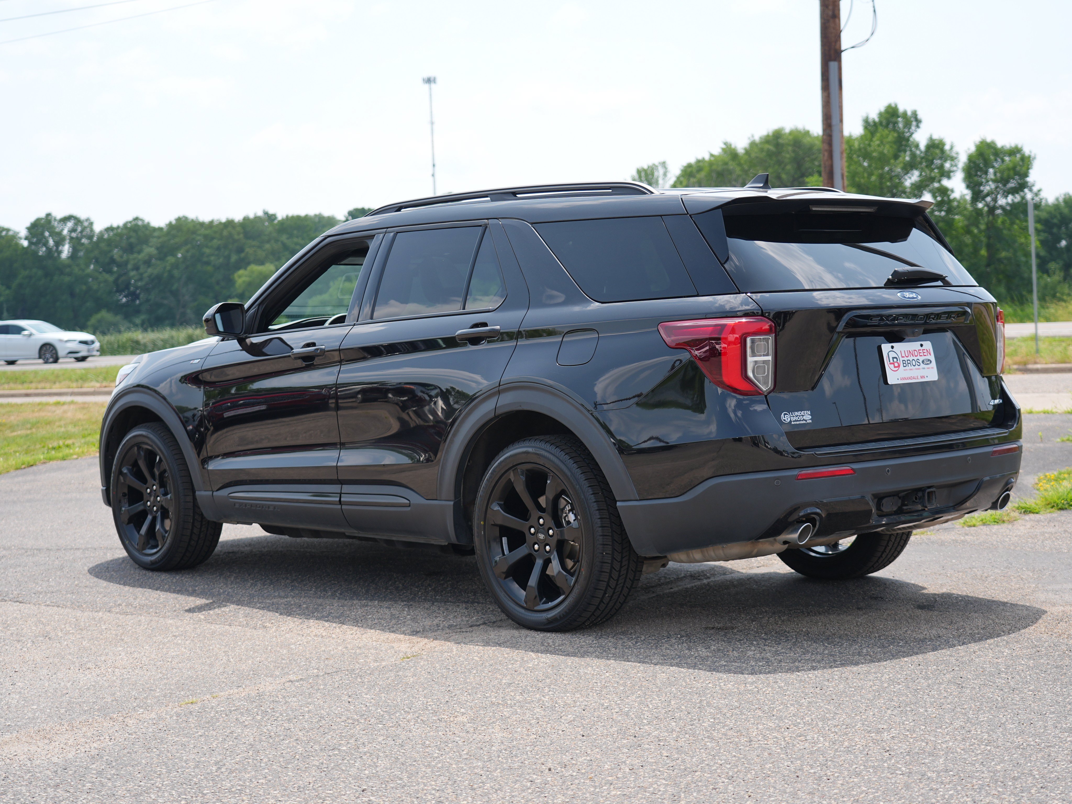 Used 2024 Ford Explorer ST-Line w/ Class IV Trailer Tow Package AWD/4WD image 6