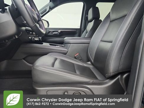 Used 2025 Chevrolet Suburban LT AWD/4WD image 19