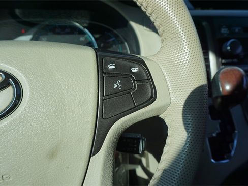 Used 2014 Toyota Sienna XLE image 8