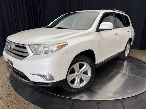 Used 2013 Toyota Highlander Limited AWD/4WD image 2