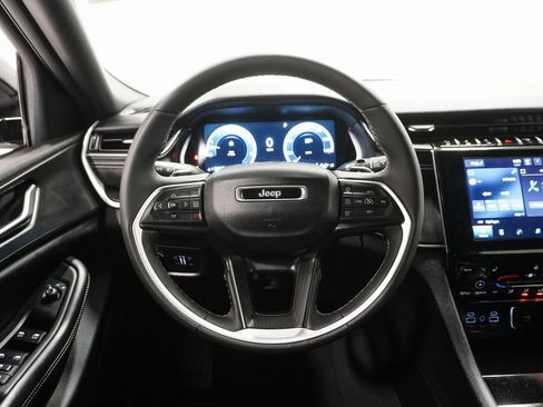 Certified 2024 Jeep Grand Cherokee L Altitude image 20