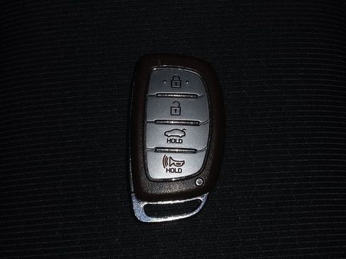 Used 2018 Hyundai Elantra Value Edition FWD image 32