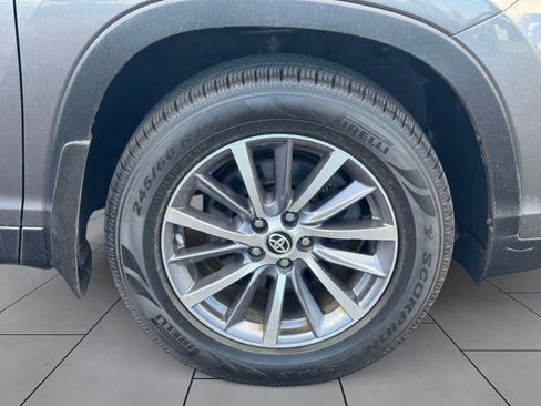 Used 2019 Toyota Highlander XLE AWD/4WD image 7