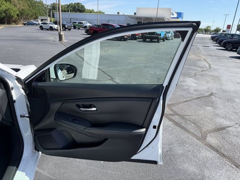 Used 2024 Nissan Sentra SV FWD image 14