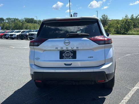 Used 2025 Nissan Rogue S AWD/4WD image 6