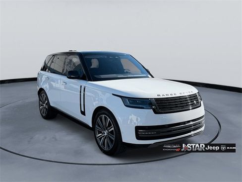 Used 2024 Land Rover Range Rover SE image 3