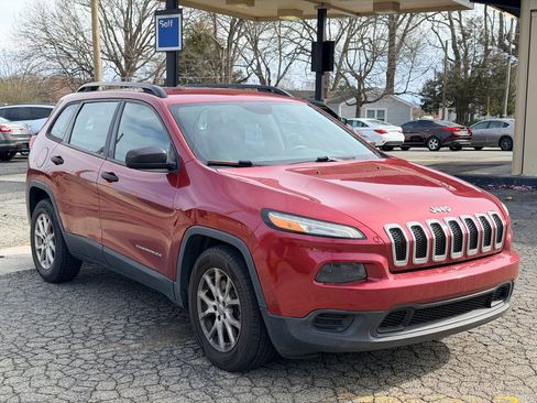 Used 2016 Jeep Cherokee Sport image 3