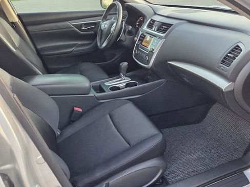 Used 2017 Nissan Altima 2.5 SR w/ LED Appearance Package image 13