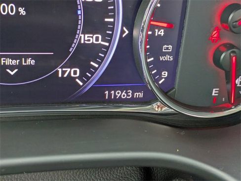 Used 2023 GMC Acadia SLT w/ Technology Package image 36