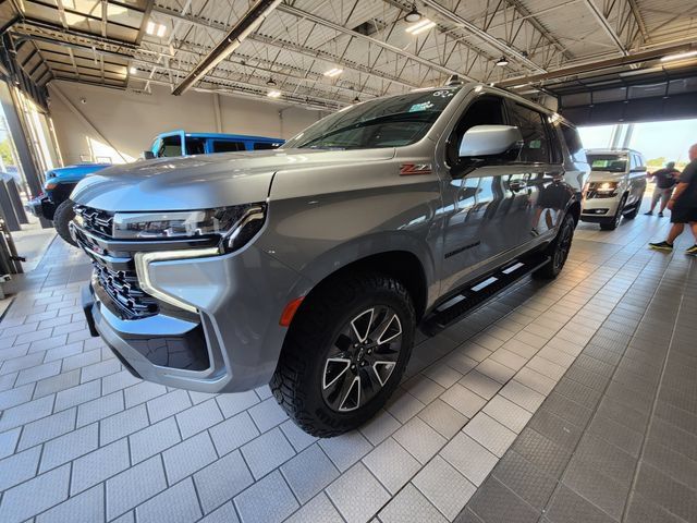 Used 2024 Chevrolet Suburban Z71 w/ Luxury Package AWD/4WD image 2