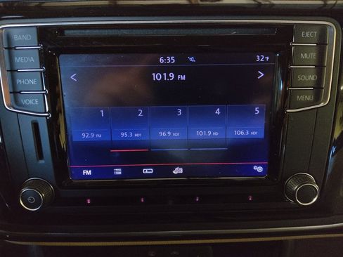 Used 2017 Volkswagen Beetle 1.8T SE image 25