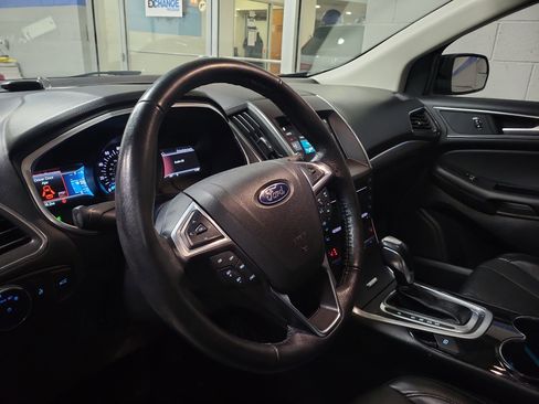 Used 2018 Ford Edge Titanium w/ Technology Package image 14