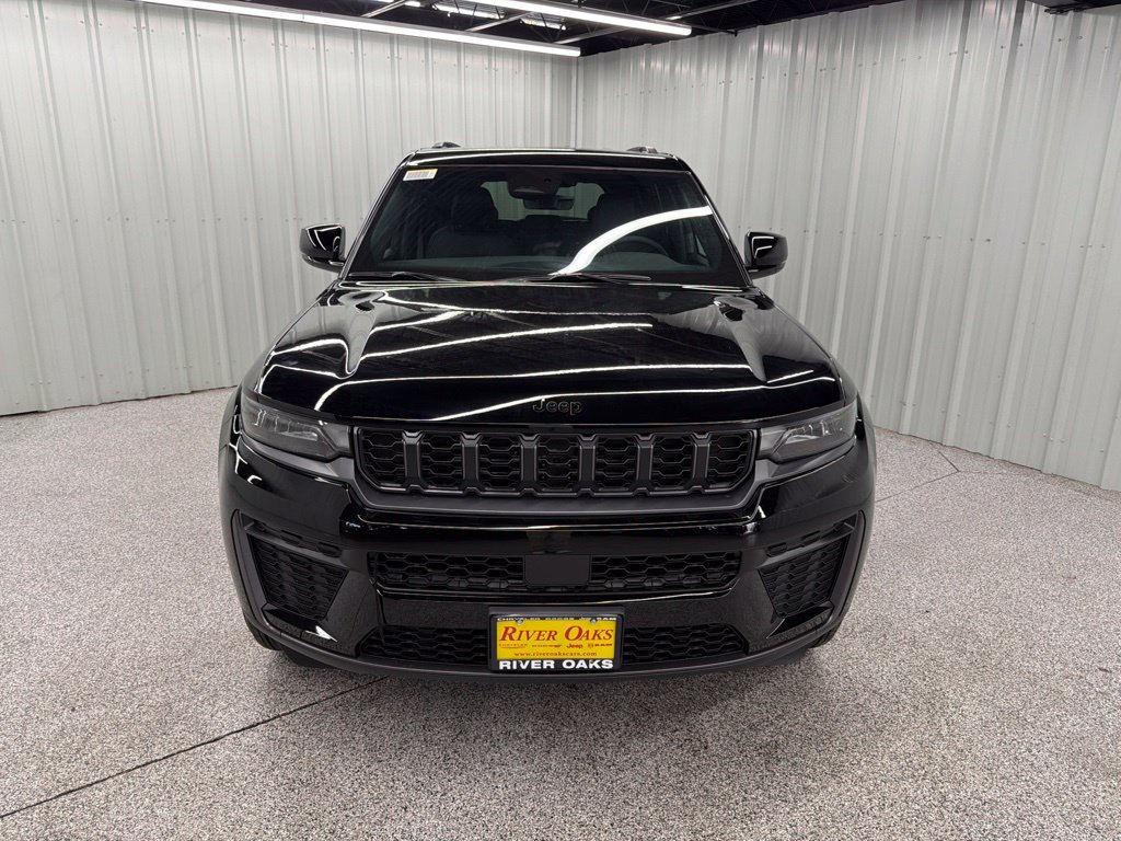 New 2027 Jeep Grand Cherokee Altitude RWD image 2