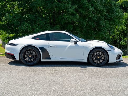 Certified 2022 Porsche 911 Carrera GTS image 8