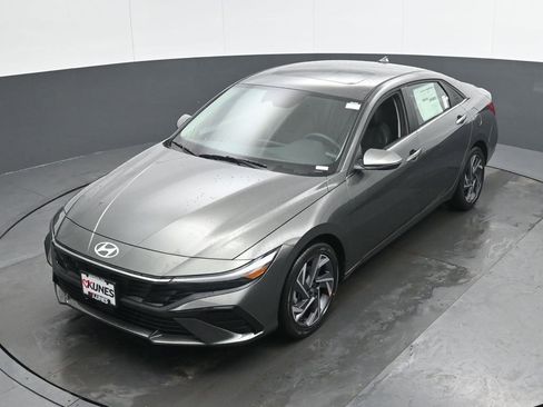 New 2026 Hyundai Elantra Limited image 40