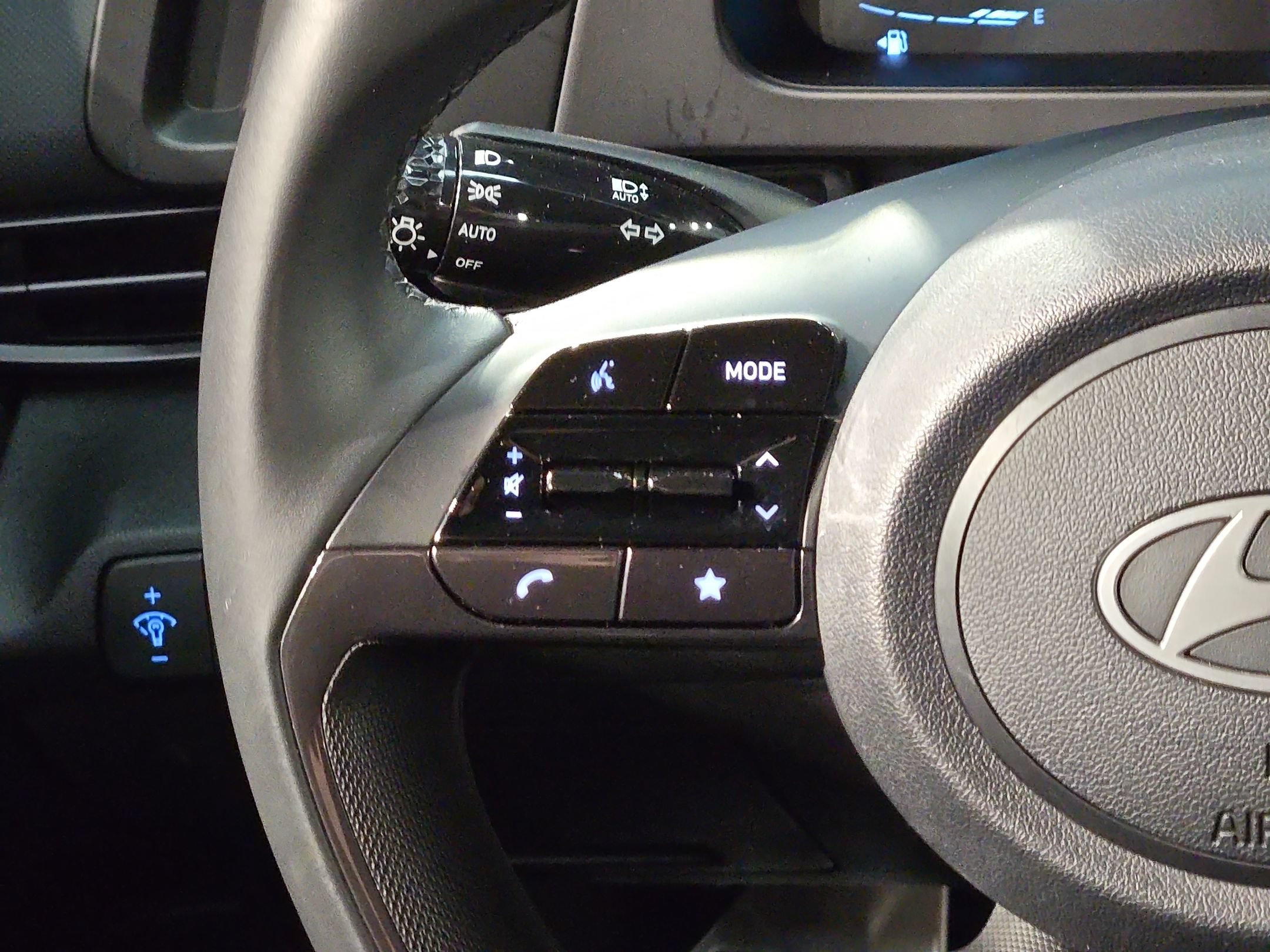 Used 2025 Hyundai Elantra Sport FWD image 27