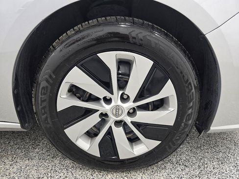 Used 2024 Nissan Altima 2.5 S FWD image 34