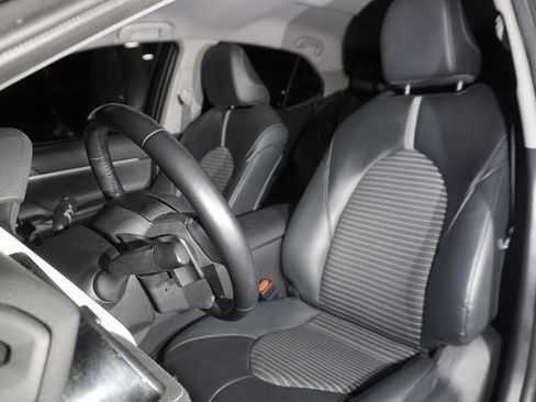 Used 2022 Toyota Camry SE FWD image 11