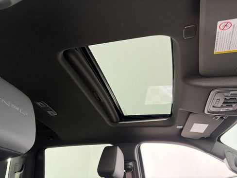 Used 2023 GMC Sierra 2500 Denali w/ Denali Ultimate Package image 32