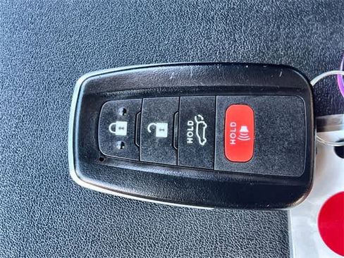 Used 2020 Toyota Highlander XLE image 21