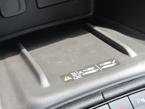 Used 2023 GMC Acadia Denali w/ Denali Technology Package FWD image 8