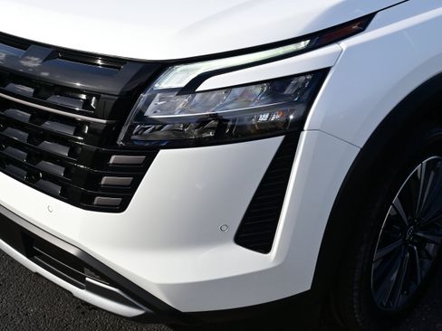 New 2026 Nissan Pathfinder Platinum image 12