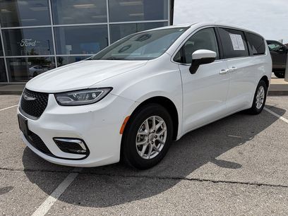 Used 2023 Chrysler Pacifica Touring-L