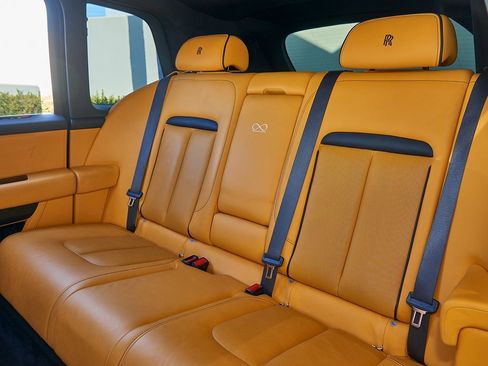 Certified 2022 Rolls-Royce Cullinan Black Badge w/ Leather Finishing Pack image 18